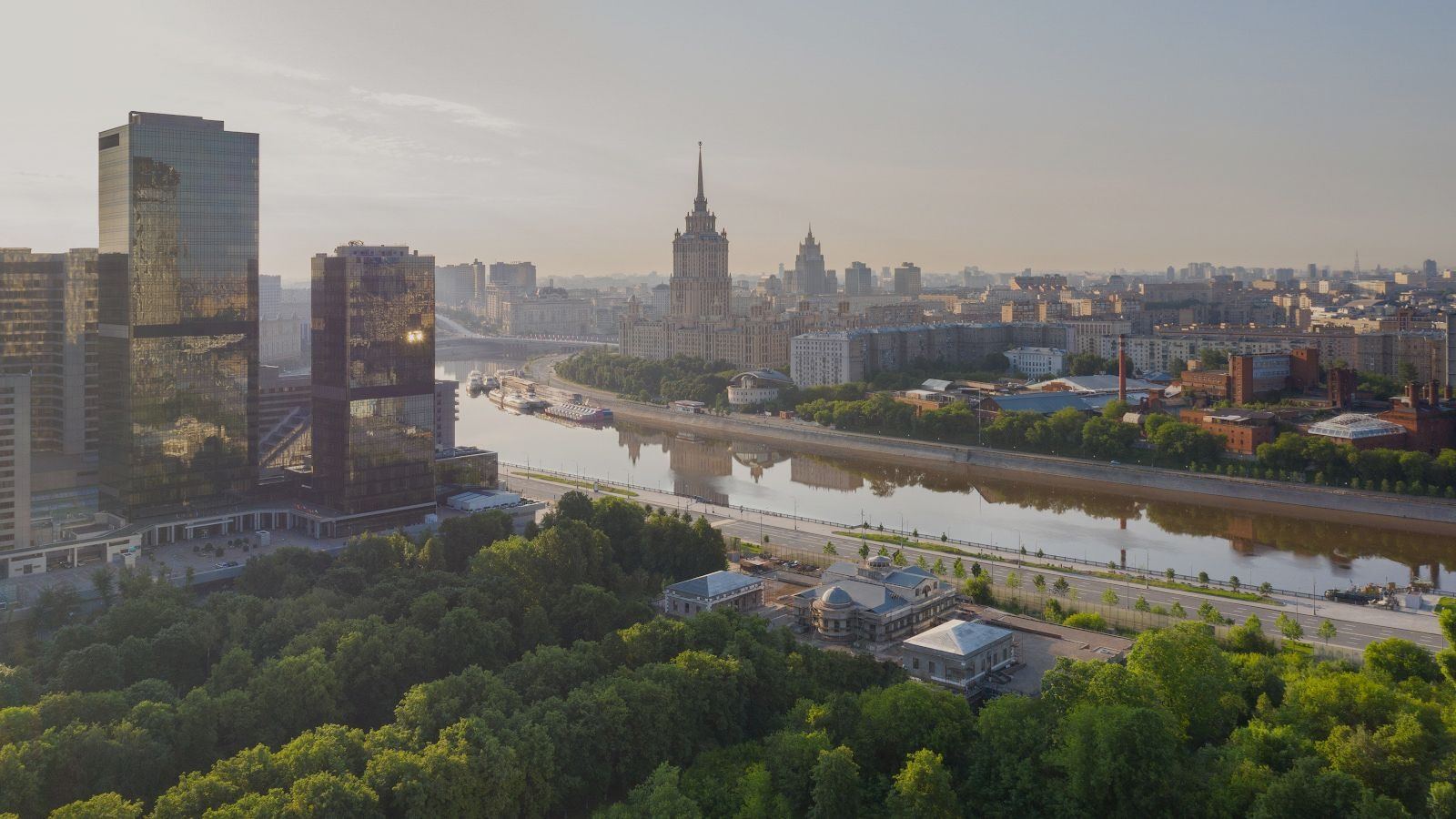 Headliner — фотография комплекса