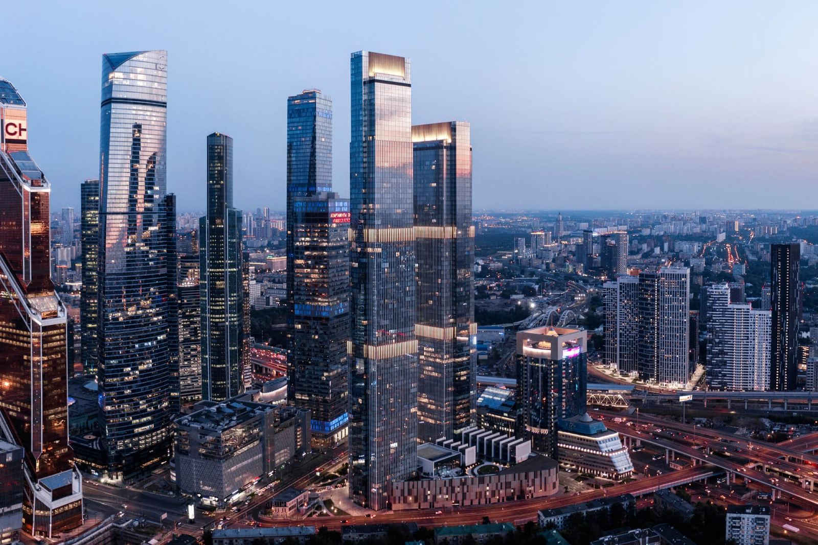 Neva Towers, 1-й Красногвардейский проезд, 17–18